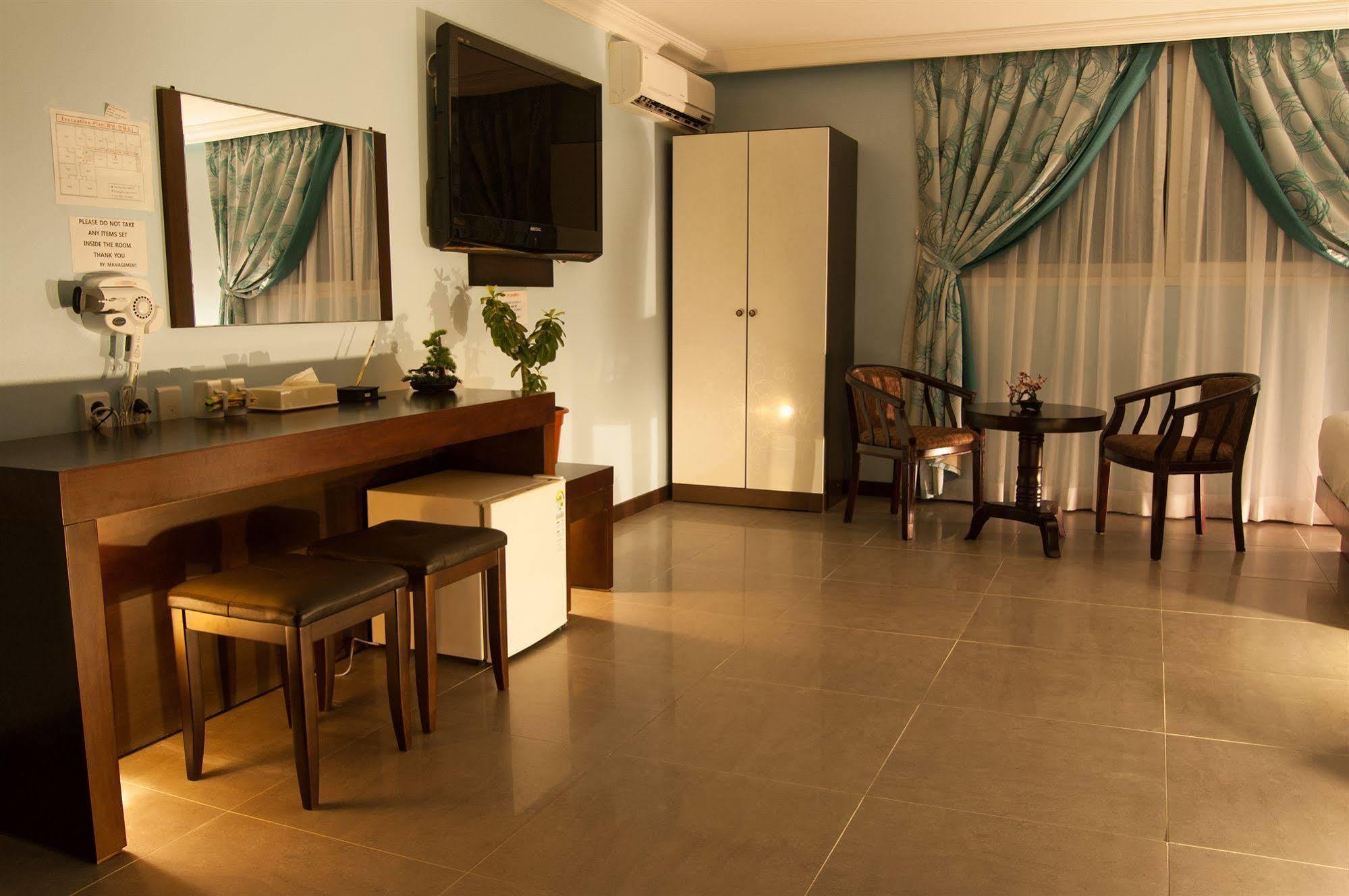 Hotel Galleria Saipan Garapan Exterior photo